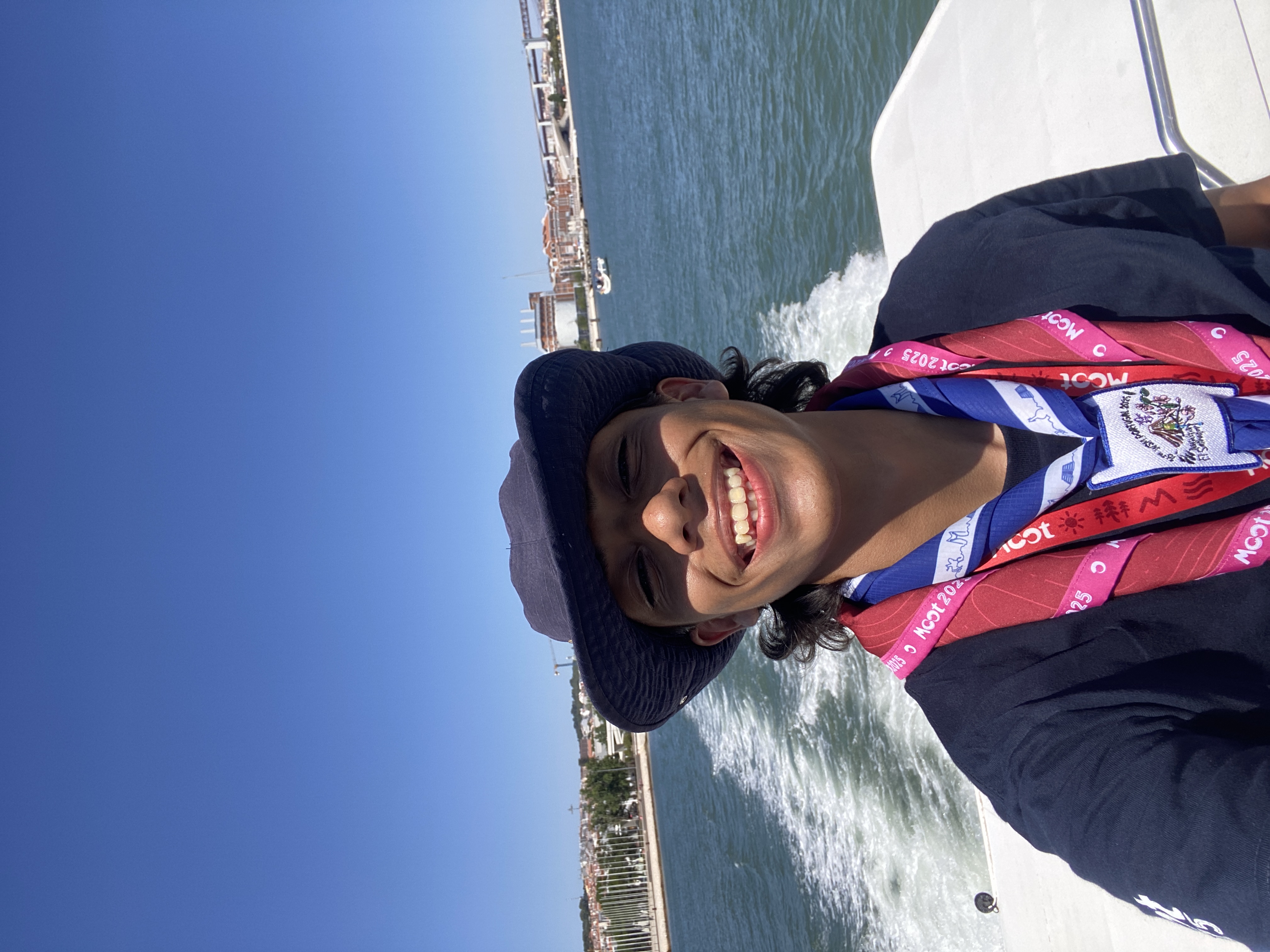 Ivan Linares - About